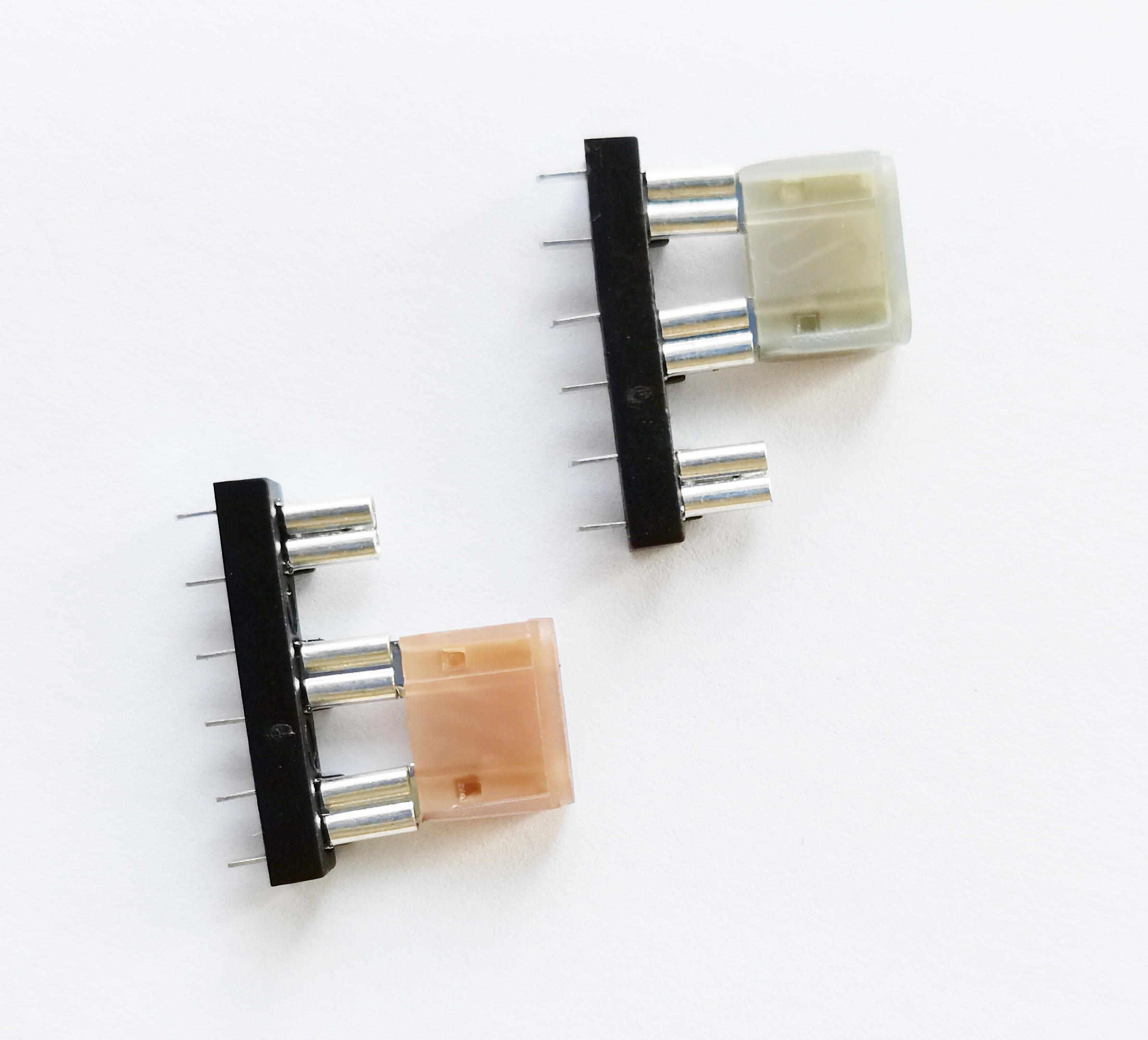 三腳插片保險絲座，F(xiàn)Y-506D